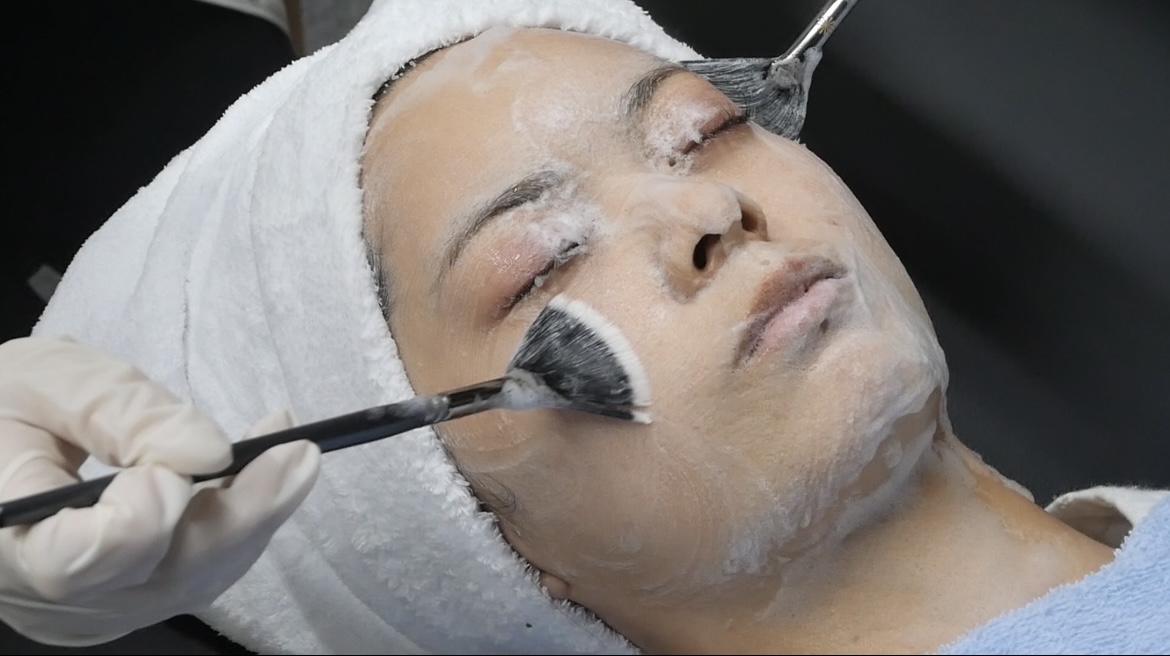 ララピール施術中｜江南市エステサロン アンジュマリー